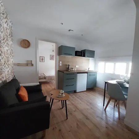 Au 26 T1 Apartment Calais